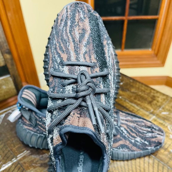 Authentic YEEZY BOOST 350 V2 'MX ROCK' - Picture 5 of 6